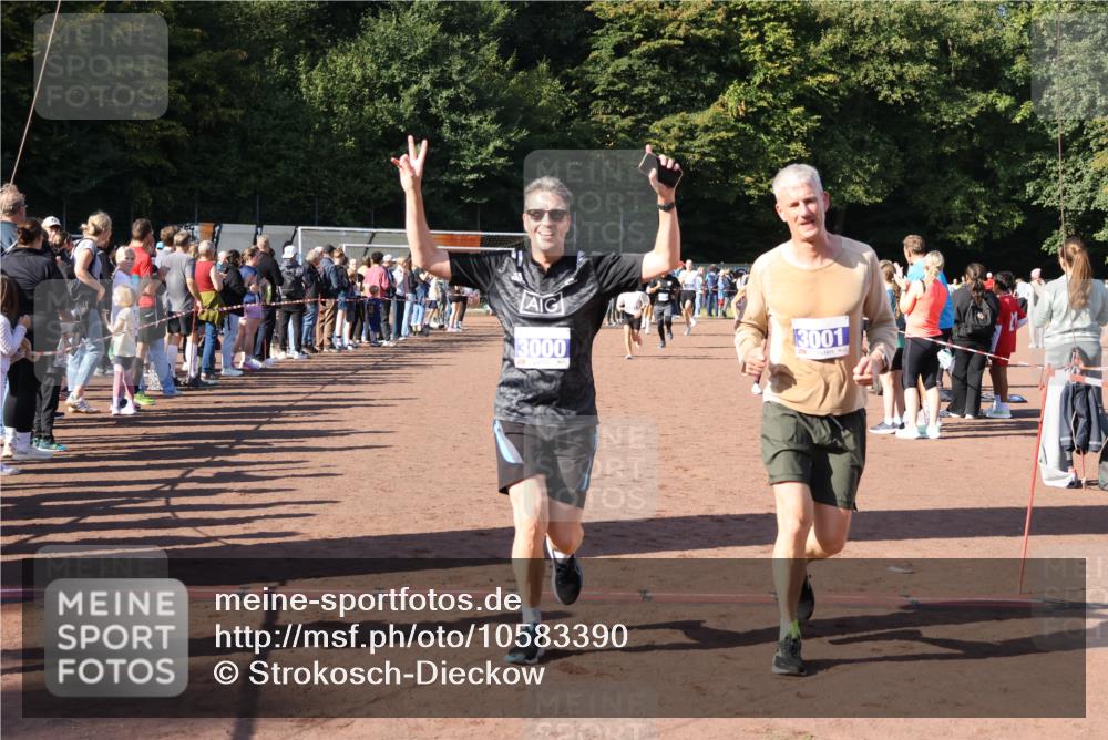 27.09.2026 - 35. Volkslauf durch das schöne Alstertal Strokosch-Dieckow http://msf.ph/oto/10583390 27.09.2026 11:26:29 Ziel 1001, 3000, 3001, 3152, 3227, 3291, 3315, 3366, 3367 meine-sportfotos.de