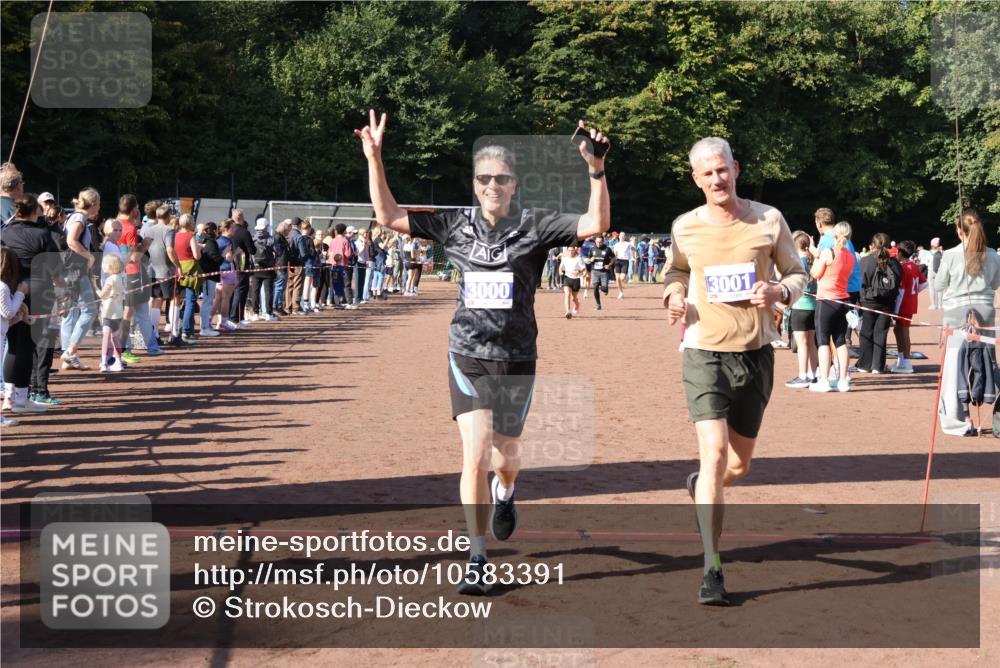 27.09.2026 - 35. Volkslauf durch das schöne Alstertal Strokosch-Dieckow http://msf.ph/oto/10583391 27.09.2026 11:26:29 Ziel 1001, 3000, 3001, 3152, 3227, 3291, 3315, 3366, 3367 meine-sportfotos.de