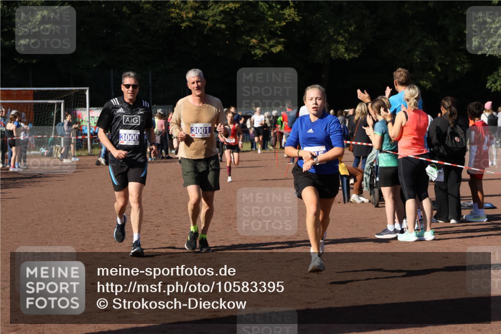 27.09.2026 - 35. Volkslauf durch das schöne Alstertal Strokosch-Dieckow http://msf.ph/oto/10583395 27.09.2026 11:26:26 Ziel 1001, 1148, 3000, 3001, 3152, 3315 meine-sportfotos.de