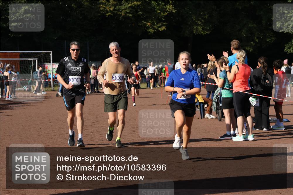 27.09.2026 - 35. Volkslauf durch das schöne Alstertal Strokosch-Dieckow http://msf.ph/oto/10583396 27.09.2026 11:26:26 Ziel 1001, 1148, 3000, 3001, 3152, 3315 meine-sportfotos.de