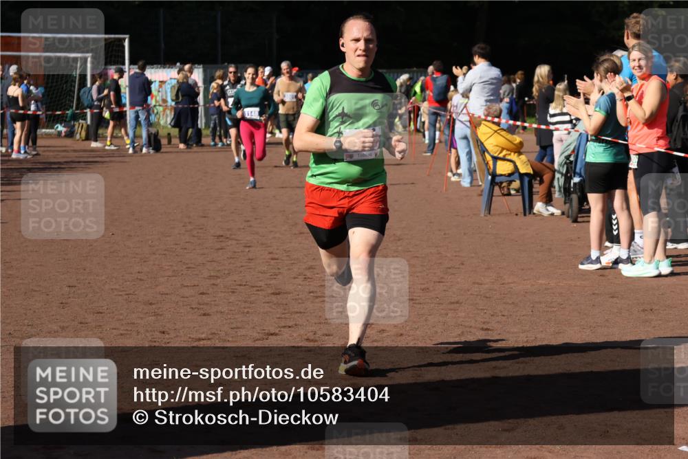 27.09.2026 - 35. Volkslauf durch das schöne Alstertal Strokosch-Dieckow http://msf.ph/oto/10583404 27.09.2026 11:26:17 Ziel 1148, 3188, 3379 meine-sportfotos.de