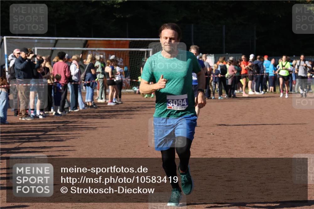 27.09.2026 - 35. Volkslauf durch das schöne Alstertal Strokosch-Dieckow http://msf.ph/oto/10583419 27.09.2026 11:26:00 Ziel 3094, 3180 meine-sportfotos.de