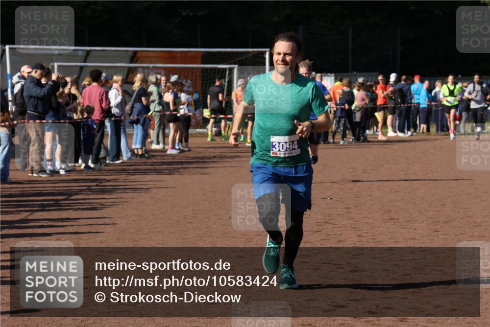 27.09.2026 - 35. Volkslauf durch das schöne Alstertal Strokosch-Dieckow http://msf.ph/oto/10583424 27.09.2026 11:25:59 Ziel 3094, 3140, 3180 meine-sportfotos.de