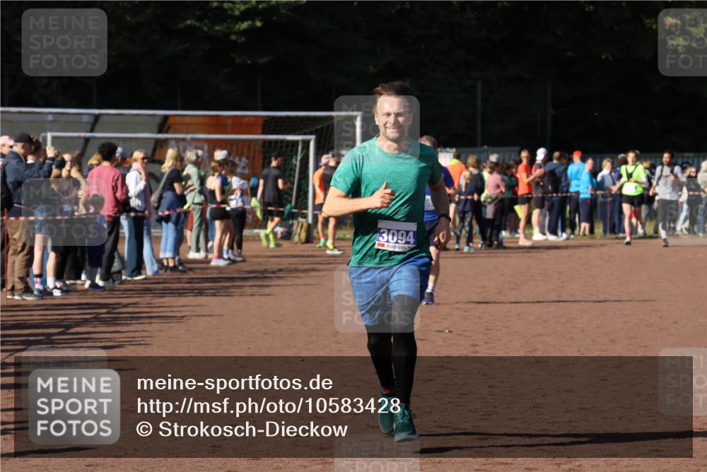 27.09.2026 - 35. Volkslauf durch das schöne Alstertal Strokosch-Dieckow http://msf.ph/oto/10583428 27.09.2026 11:25:59 Ziel 3094, 3140, 3180 meine-sportfotos.de