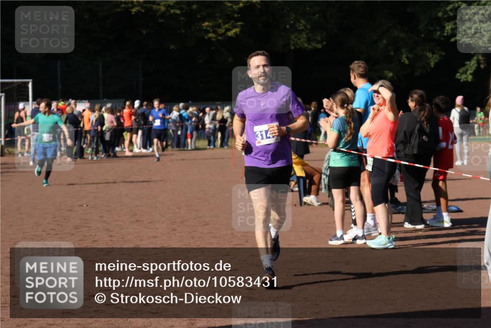 27.09.2026 - 35. Volkslauf durch das schöne Alstertal Strokosch-Dieckow http://msf.ph/oto/10583431 27.09.2026 11:25:54 Ziel 3094, 3140 meine-sportfotos.de