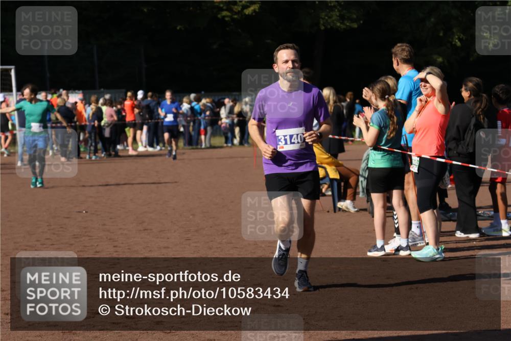 27.09.2026 - 35. Volkslauf durch das schöne Alstertal Strokosch-Dieckow http://msf.ph/oto/10583434 27.09.2026 11:25:54 Ziel 3094, 3140 meine-sportfotos.de