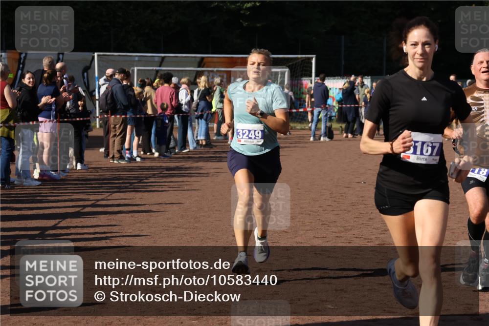 27.09.2026 - 35. Volkslauf durch das schöne Alstertal Strokosch-Dieckow http://msf.ph/oto/10583440 27.09.2026 11:25:44 Ziel 3118, 3167, 3249 meine-sportfotos.de