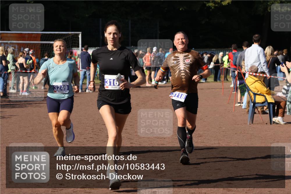 27.09.2026 - 35. Volkslauf durch das schöne Alstertal Strokosch-Dieckow http://msf.ph/oto/10583443 27.09.2026 11:25:43 Ziel 1409, 3118, 3167, 3249 meine-sportfotos.de