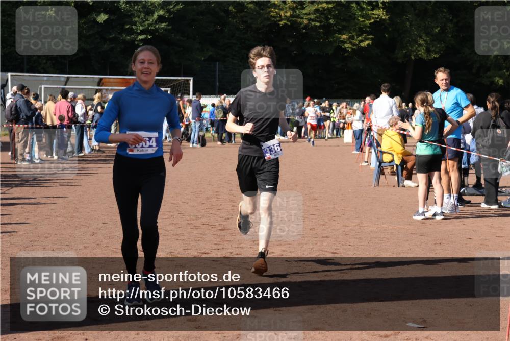 27.09.2026 - 35. Volkslauf durch das schöne Alstertal Strokosch-Dieckow http://msf.ph/oto/10583466 27.09.2026 11:25:28 Ziel 1410, 3064, 3200, 3364 meine-sportfotos.de