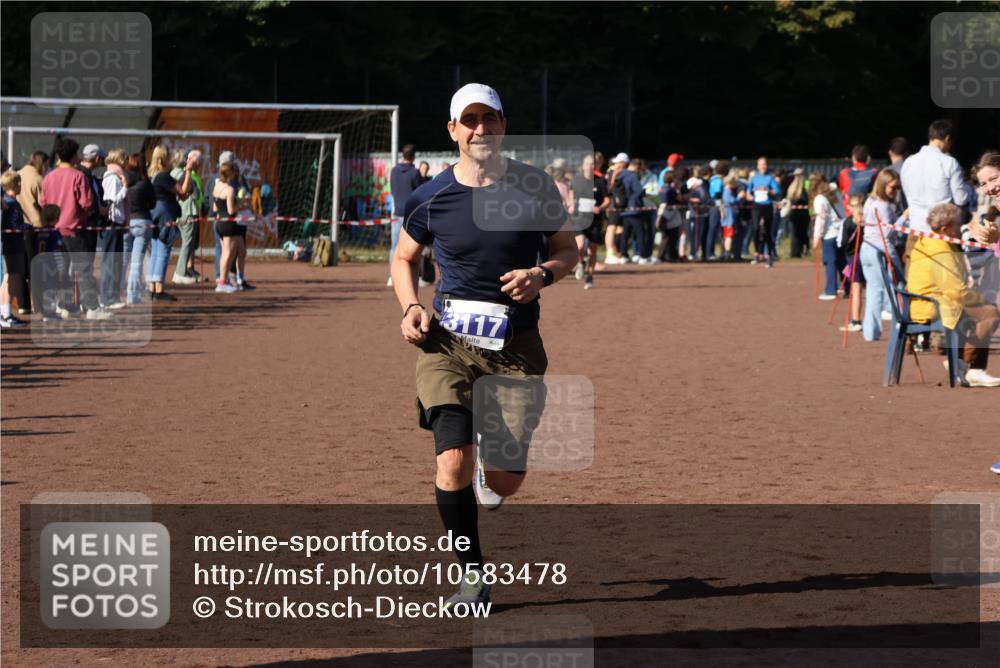 27.09.2026 - 35. Volkslauf durch das schöne Alstertal Strokosch-Dieckow http://msf.ph/oto/10583478 27.09.2026 11:25:13 Ziel 3117 meine-sportfotos.de