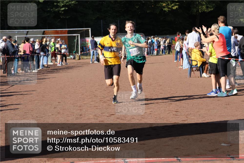 27.09.2026 - 35. Volkslauf durch das schöne Alstertal Strokosch-Dieckow http://msf.ph/oto/10583491 27.09.2026 11:25:04 Ziel 3292, 3314, 3988 meine-sportfotos.de