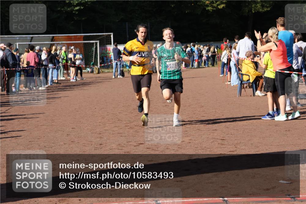 27.09.2026 - 35. Volkslauf durch das schöne Alstertal Strokosch-Dieckow http://msf.ph/oto/10583493 27.09.2026 11:25:04 Ziel 3292, 3314, 3988 meine-sportfotos.de