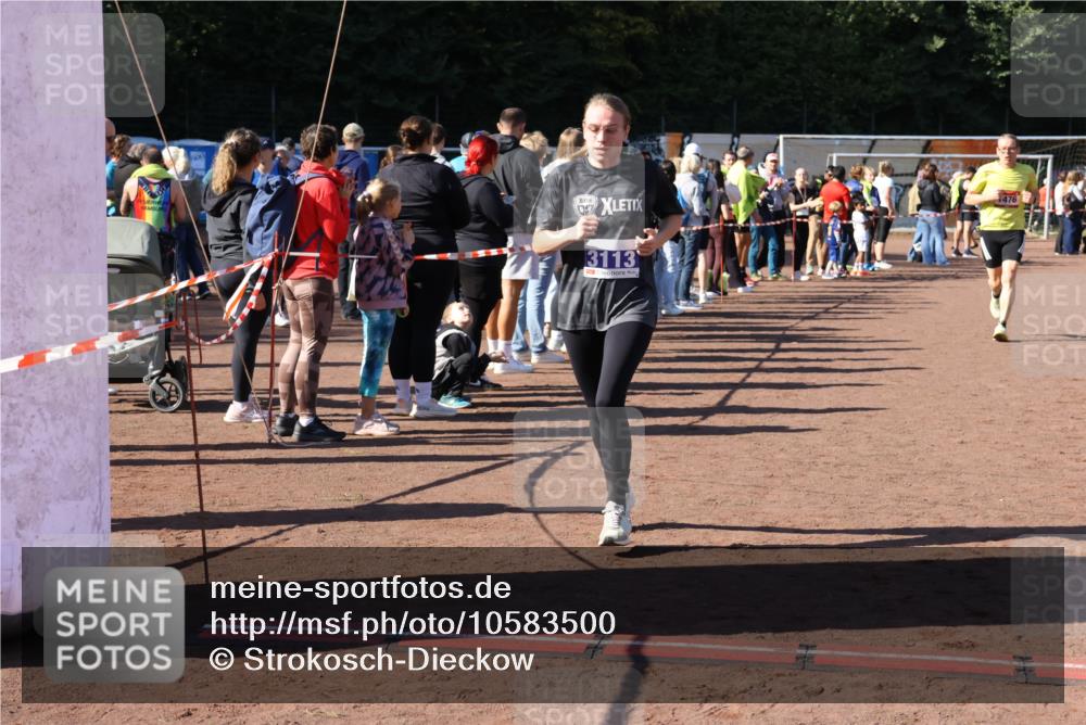 27.09.2026 - 35. Volkslauf durch das schöne Alstertal Strokosch-Dieckow http://msf.ph/oto/10583500 27.09.2026 11:44:14 Ziel 1476, 3113, 3390 meine-sportfotos.de
