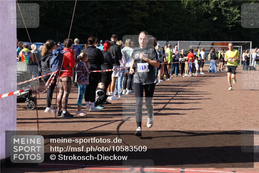 27.09.2026 - 35. Volkslauf durch das schöne Alstertal Strokosch-Dieckow http://msf.ph/oto/10583509 27.09.2026 11:44:13 Ziel 1476, 3113, 3390 meine-sportfotos.de