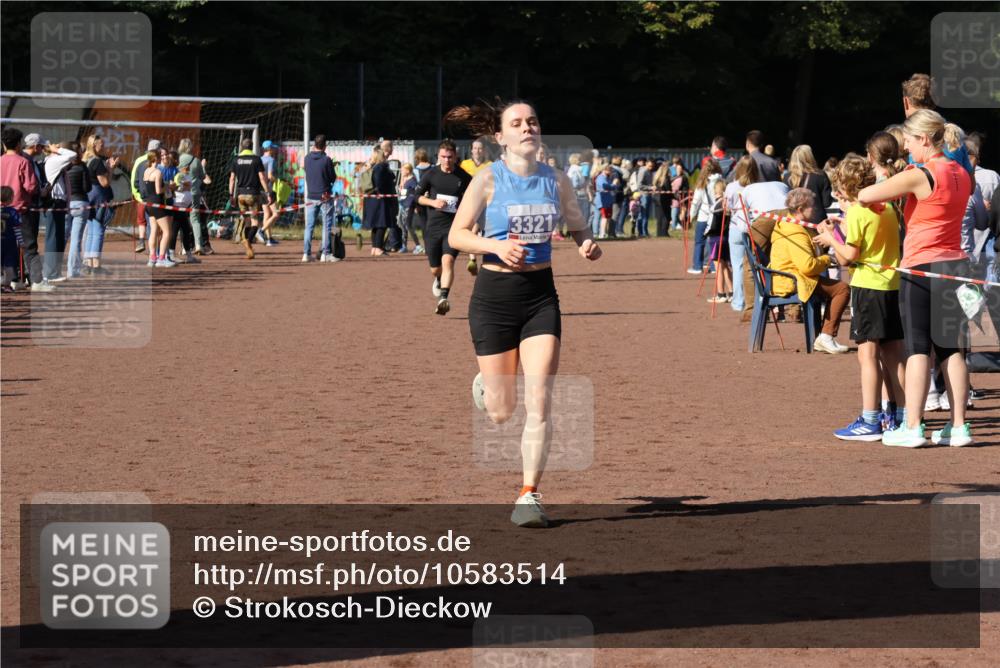 27.09.2026 - 35. Volkslauf durch das schöne Alstertal Strokosch-Dieckow http://msf.ph/oto/10583514 27.09.2026 11:24:57 Ziel 3292, 3321 meine-sportfotos.de