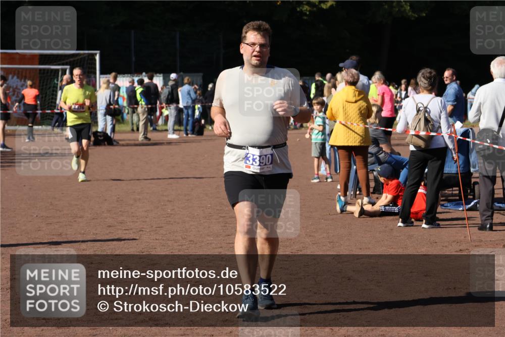 27.09.2026 - 35. Volkslauf durch das schöne Alstertal Strokosch-Dieckow http://msf.ph/oto/10583522 27.09.2026 11:44:11 Ziel 1476, 3113, 3390 meine-sportfotos.de