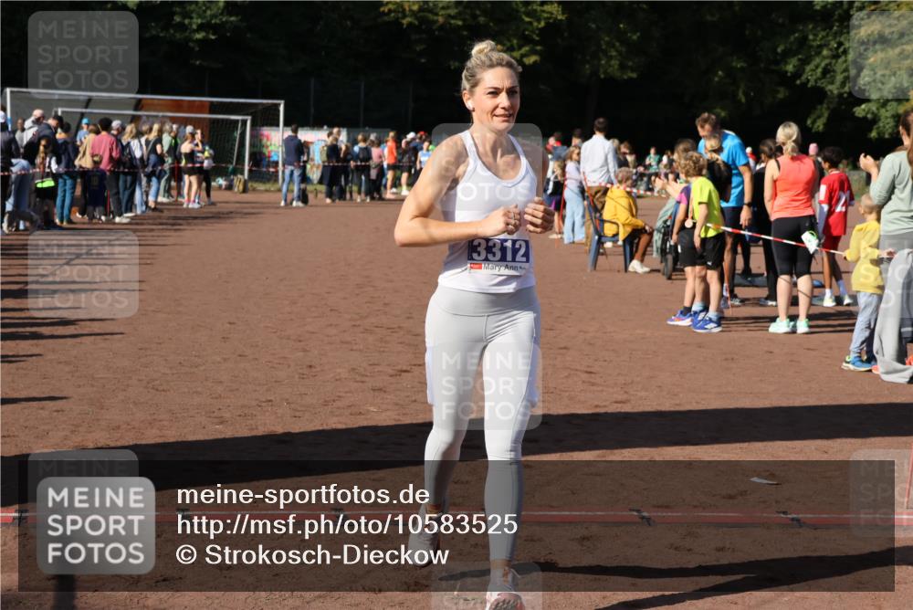 27.09.2026 - 35. Volkslauf durch das schöne Alstertal Strokosch-Dieckow http://msf.ph/oto/10583525 27.09.2026 11:24:46 Ziel 3312, 3340 meine-sportfotos.de
