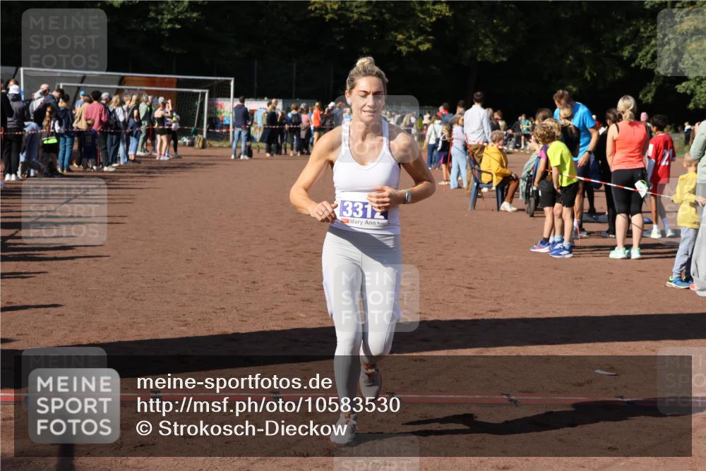 27.09.2026 - 35. Volkslauf durch das schöne Alstertal Strokosch-Dieckow http://msf.ph/oto/10583530 27.09.2026 11:24:46 Ziel 3312, 3340 meine-sportfotos.de