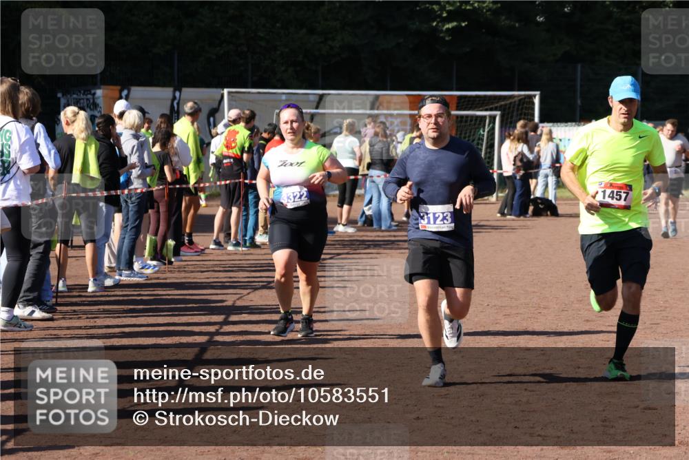27.09.2026 - 35. Volkslauf durch das schöne Alstertal Strokosch-Dieckow http://msf.ph/oto/10583551 27.09.2026 11:44:00 Ziel 1457, 3123, 3322 meine-sportfotos.de