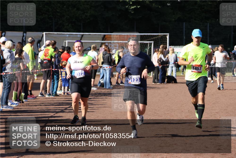 27.09.2026 - 35. Volkslauf durch das schöne Alstertal Strokosch-Dieckow http://msf.ph/oto/10583554 27.09.2026 11:44:00 Ziel 1457, 3123, 3322 meine-sportfotos.de