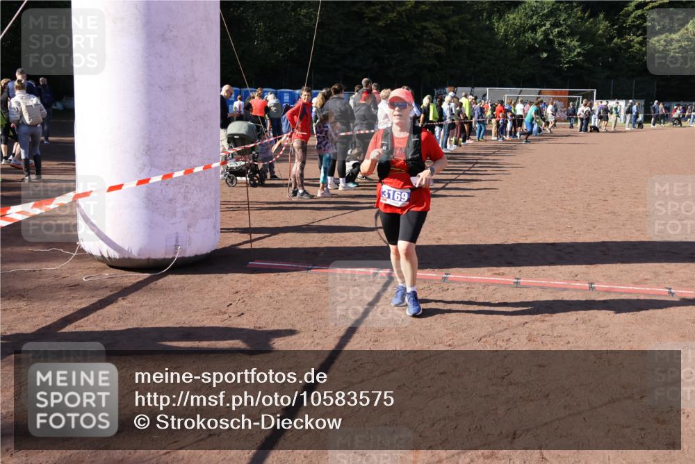 27.09.2026 - 35. Volkslauf durch das schöne Alstertal Strokosch-Dieckow http://msf.ph/oto/10583575 27.09.2026 11:43:39 Ziel 1463, 2414, 3169 meine-sportfotos.de