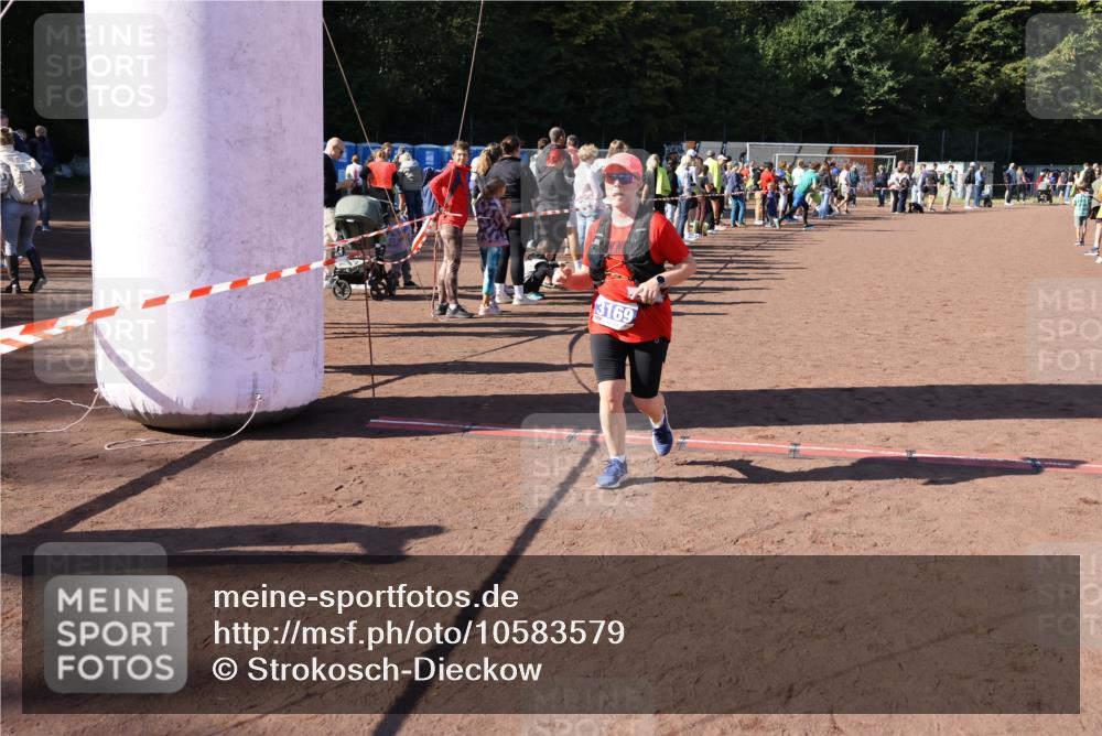 27.09.2026 - 35. Volkslauf durch das schöne Alstertal Strokosch-Dieckow http://msf.ph/oto/10583579 27.09.2026 11:43:39 Ziel 1463, 2414, 3169 meine-sportfotos.de