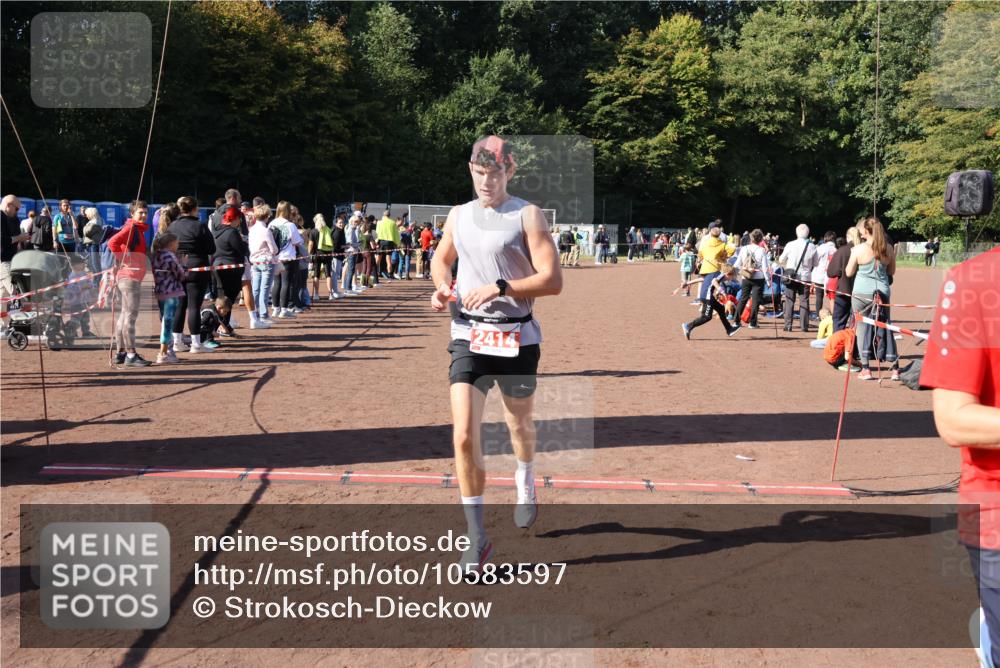 27.09.2026 - 35. Volkslauf durch das schöne Alstertal Strokosch-Dieckow http://msf.ph/oto/10583597 27.09.2026 11:43:37 Ziel 1463, 2414, 3169 meine-sportfotos.de