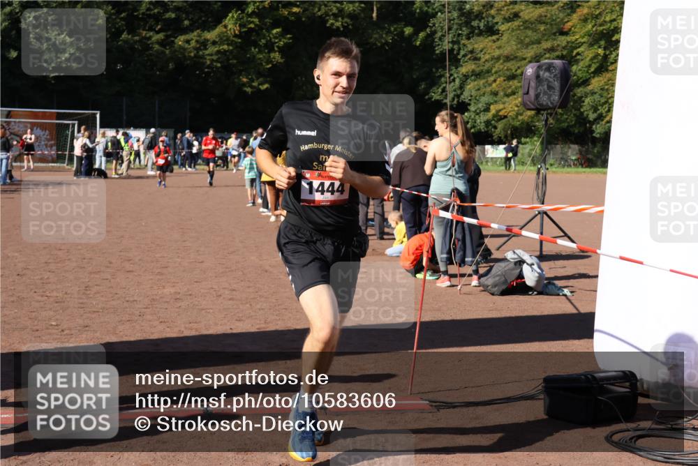 27.09.2026 - 35. Volkslauf durch das schöne Alstertal Strokosch-Dieckow http://msf.ph/oto/10583606 27.09.2026 11:43:26 Ziel 1444, 3010, 3014 meine-sportfotos.de