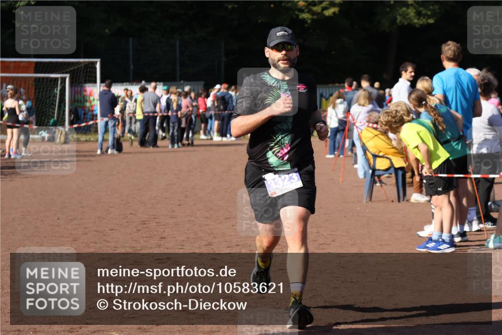 27.09.2026 - 35. Volkslauf durch das schöne Alstertal Strokosch-Dieckow http://msf.ph/oto/10583621 27.09.2026 11:23:55 Ziel 3323 meine-sportfotos.de