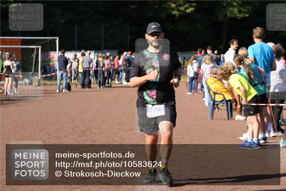27.09.2026 - 35. Volkslauf durch das schöne Alstertal Strokosch-Dieckow http://msf.ph/oto/10583624 27.09.2026 11:23:55 Ziel 3323 meine-sportfotos.de