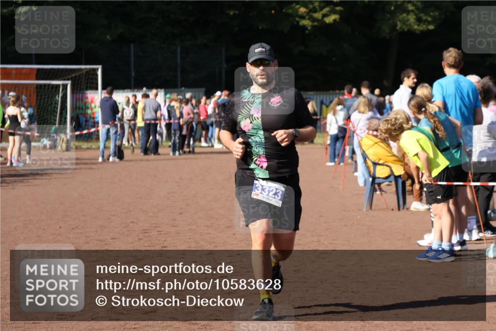 27.09.2026 - 35. Volkslauf durch das schöne Alstertal Strokosch-Dieckow http://msf.ph/oto/10583628 27.09.2026 11:23:55 Ziel 3323 meine-sportfotos.de