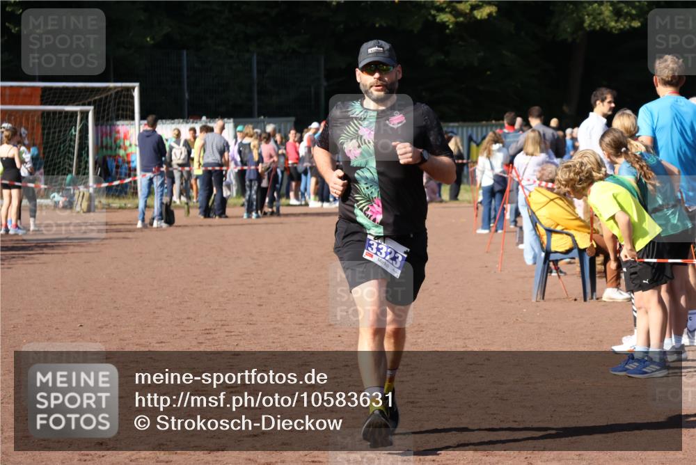 27.09.2026 - 35. Volkslauf durch das schöne Alstertal Strokosch-Dieckow http://msf.ph/oto/10583631 27.09.2026 11:23:55 Ziel 3323 meine-sportfotos.de