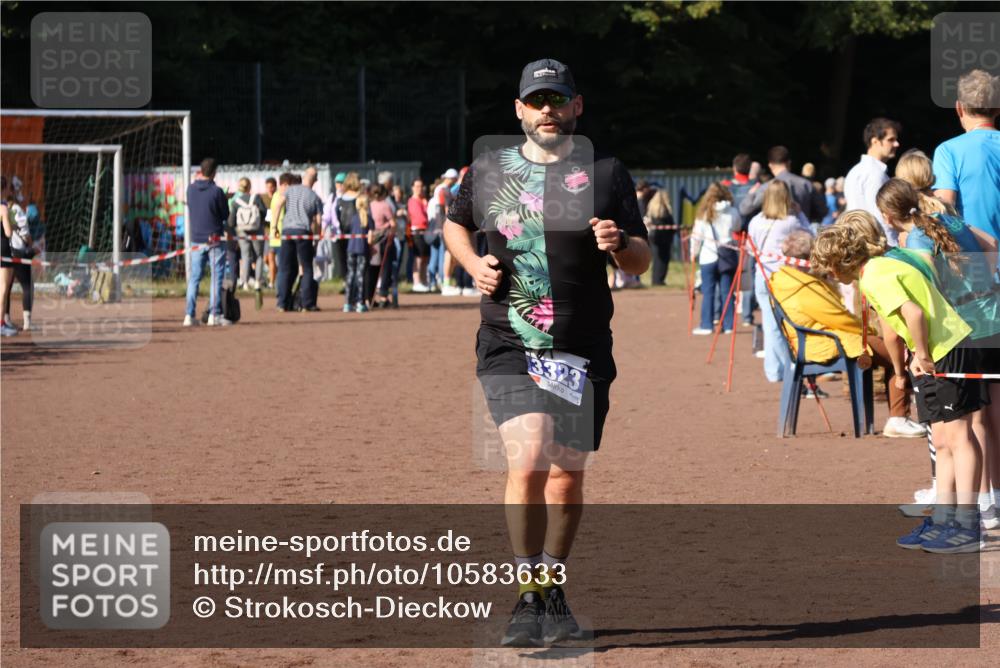 27.09.2026 - 35. Volkslauf durch das schöne Alstertal Strokosch-Dieckow http://msf.ph/oto/10583633 27.09.2026 11:23:55 Ziel 3323 meine-sportfotos.de