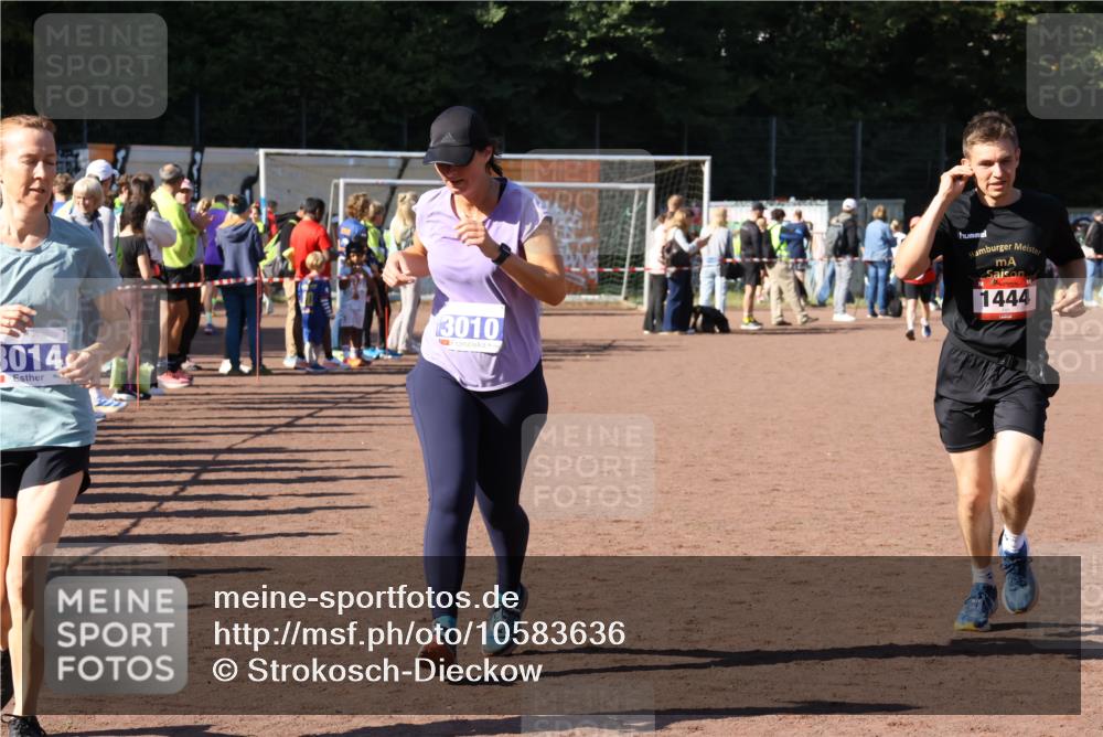 27.09.2026 - 35. Volkslauf durch das schöne Alstertal Strokosch-Dieckow http://msf.ph/oto/10583636 27.09.2026 11:43:24 Ziel 1444, 3010, 3014 meine-sportfotos.de
