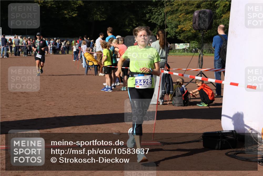 27.09.2026 - 35. Volkslauf durch das schöne Alstertal Strokosch-Dieckow http://msf.ph/oto/10583637 27.09.2026 11:23:51 Ziel 3323, 3428, 3973 meine-sportfotos.de
