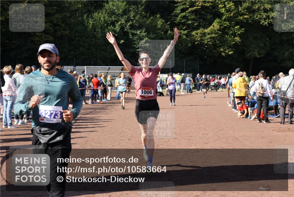 27.09.2026 - 35. Volkslauf durch das schöne Alstertal Strokosch-Dieckow http://msf.ph/oto/10583664 27.09.2026 11:43:15 Ziel 1006, 1452, 3273 meine-sportfotos.de