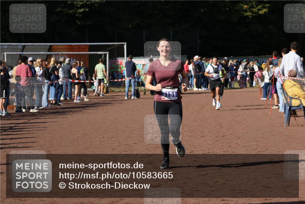 27.09.2026 - 35. Volkslauf durch das schöne Alstertal Strokosch-Dieckow http://msf.ph/oto/10583665 27.09.2026 11:23:42 Ziel 3151, 3428, 3973 meine-sportfotos.de