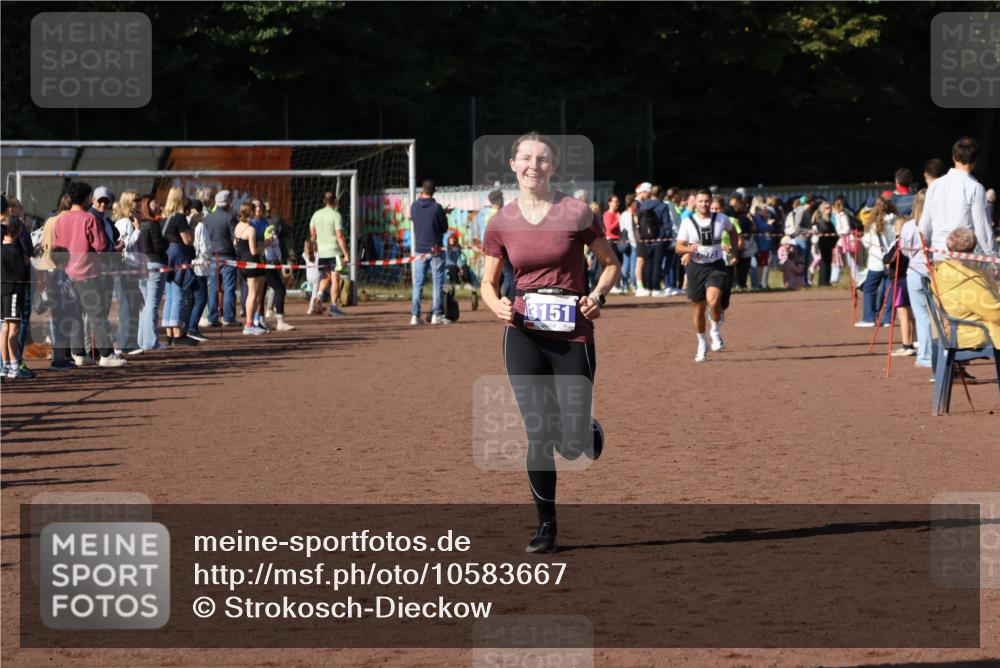 27.09.2026 - 35. Volkslauf durch das schöne Alstertal Strokosch-Dieckow http://msf.ph/oto/10583667 27.09.2026 11:23:42 Ziel 3151, 3428, 3973 meine-sportfotos.de