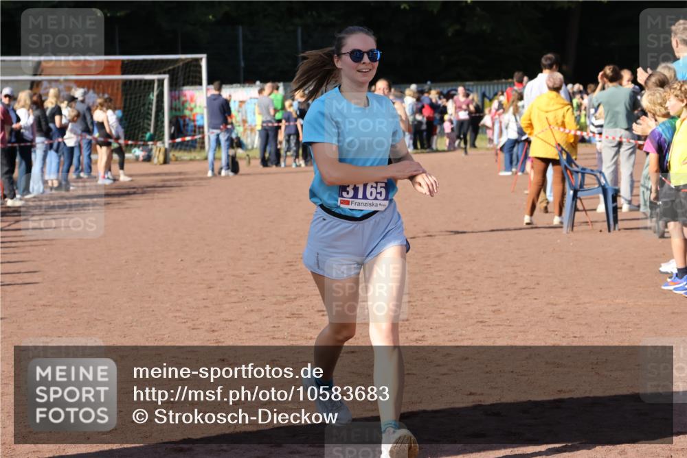 27.09.2026 - 35. Volkslauf durch das schöne Alstertal Strokosch-Dieckow http://msf.ph/oto/10583683 27.09.2026 11:23:31 Ziel 3165, 3251 meine-sportfotos.de
