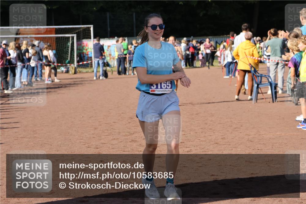 27.09.2026 - 35. Volkslauf durch das schöne Alstertal Strokosch-Dieckow http://msf.ph/oto/10583685 27.09.2026 11:23:31 Ziel 3165, 3251 meine-sportfotos.de
