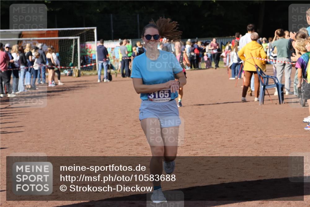 27.09.2026 - 35. Volkslauf durch das schöne Alstertal Strokosch-Dieckow http://msf.ph/oto/10583688 27.09.2026 11:23:31 Ziel 3165, 3251 meine-sportfotos.de