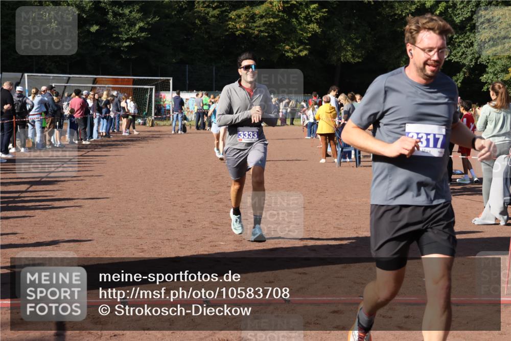 27.09.2026 - 35. Volkslauf durch das schöne Alstertal Strokosch-Dieckow http://msf.ph/oto/10583708 27.09.2026 11:23:26 Ziel 3116, 3165, 3247, 3317, 3333 meine-sportfotos.de