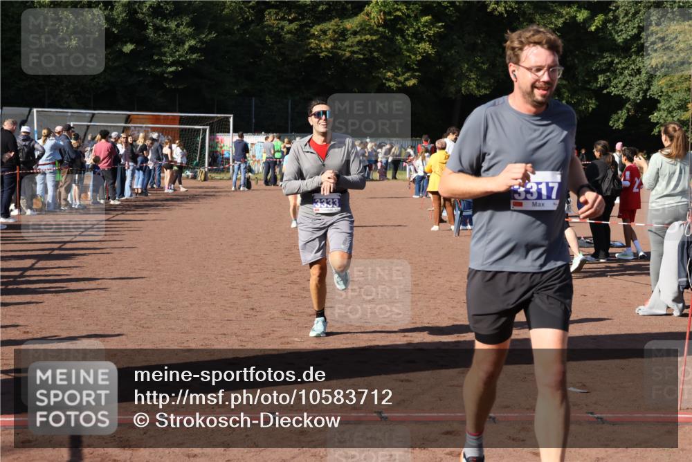 27.09.2026 - 35. Volkslauf durch das schöne Alstertal Strokosch-Dieckow http://msf.ph/oto/10583712 27.09.2026 11:23:26 Ziel 3116, 3165, 3247, 3317, 3333 meine-sportfotos.de