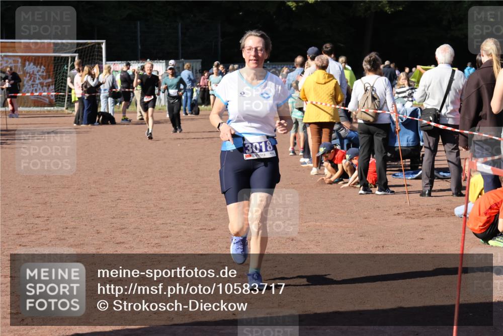 27.09.2026 - 35. Volkslauf durch das schöne Alstertal Strokosch-Dieckow http://msf.ph/oto/10583717 27.09.2026 11:43:03 Ziel 1460, 3018 meine-sportfotos.de