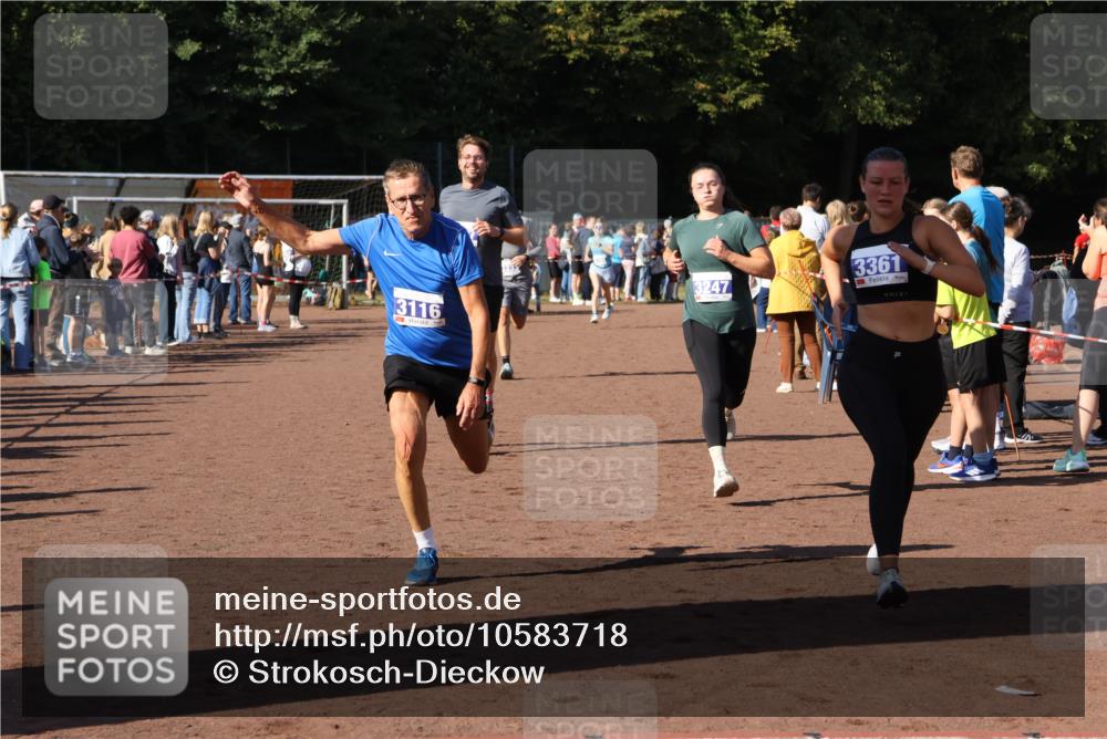 27.09.2026 - 35. Volkslauf durch das schöne Alstertal Strokosch-Dieckow http://msf.ph/oto/10583718 27.09.2026 11:23:21 Ziel 3116, 3247, 3317, 3333, 3344, 3361 meine-sportfotos.de