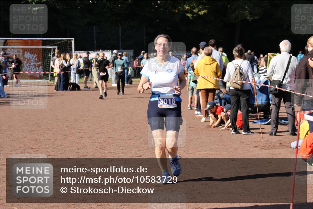 27.09.2026 - 35. Volkslauf durch das schöne Alstertal Strokosch-Dieckow http://msf.ph/oto/10583729 27.09.2026 11:43:03 Ziel 1460, 3018 meine-sportfotos.de