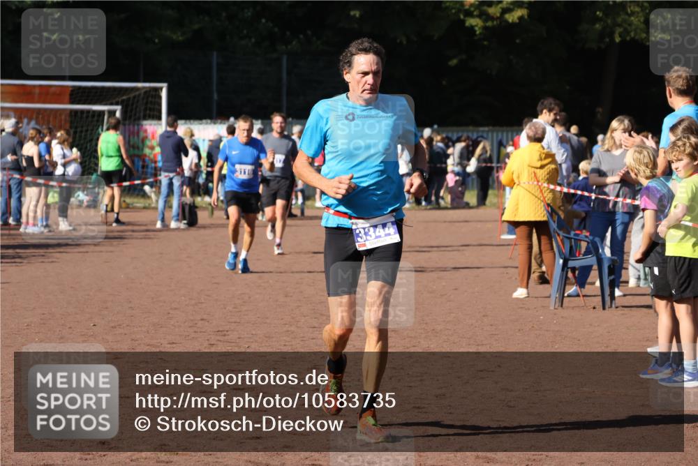 27.09.2026 - 35. Volkslauf durch das schöne Alstertal Strokosch-Dieckow http://msf.ph/oto/10583735 27.09.2026 11:23:15 Ziel 3116, 3247, 3344, 3361, 3426 meine-sportfotos.de