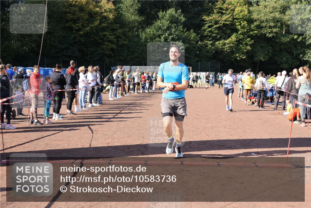 27.09.2026 - 35. Volkslauf durch das schöne Alstertal Strokosch-Dieckow http://msf.ph/oto/10583736 27.09.2026 11:43:01 Ziel 1460, 3018 meine-sportfotos.de