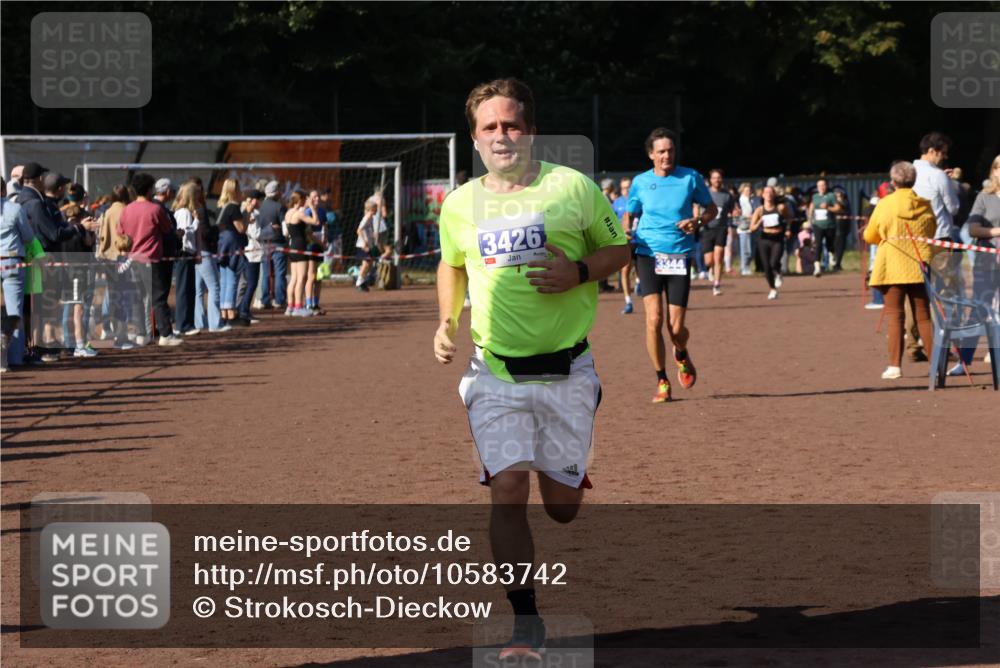 27.09.2026 - 35. Volkslauf durch das schöne Alstertal Strokosch-Dieckow http://msf.ph/oto/10583742 27.09.2026 11:23:11 Ziel 3344, 3426 meine-sportfotos.de