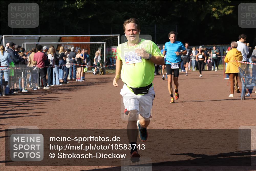 27.09.2026 - 35. Volkslauf durch das schöne Alstertal Strokosch-Dieckow http://msf.ph/oto/10583743 27.09.2026 11:23:11 Ziel 3344, 3426 meine-sportfotos.de